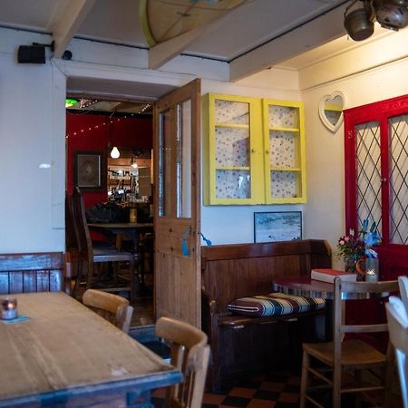 The Rum Shack Manorbier Castle Inn Bagian luar foto
