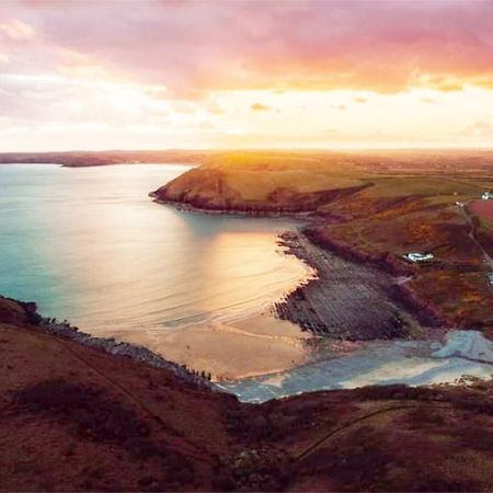 The Rum Shack Manorbier Castle Inn Bagian luar foto