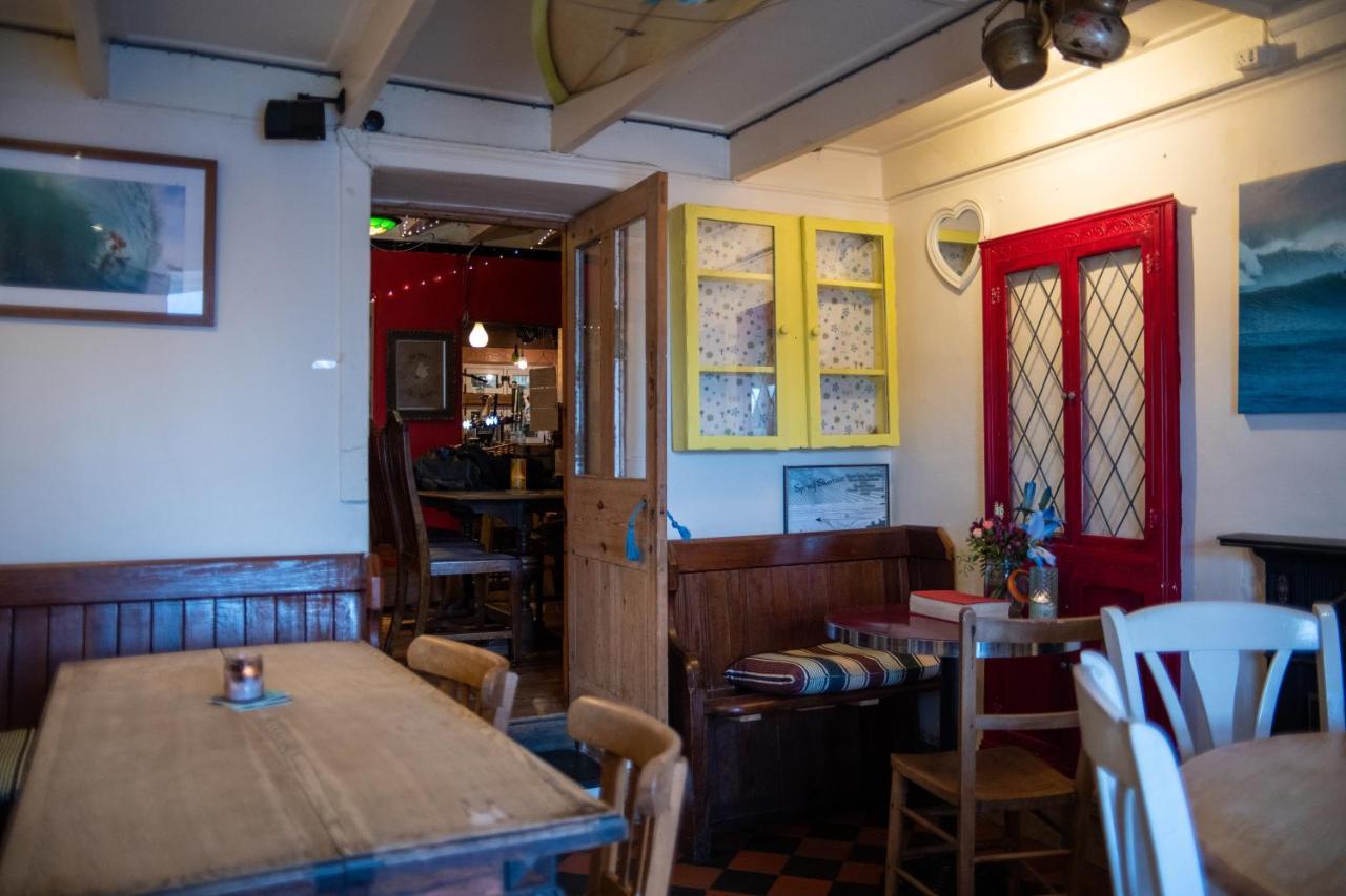 The Rum Shack Manorbier Castle Inn Bagian luar foto
